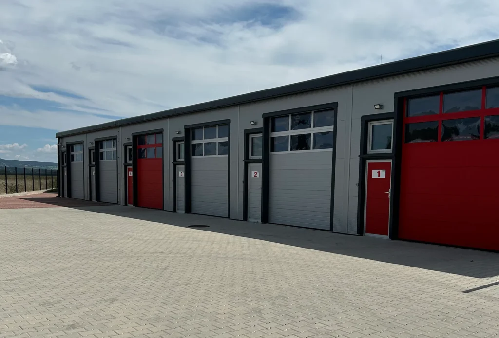 Maso Hallenvermietung – Halle 1-6 von vorne